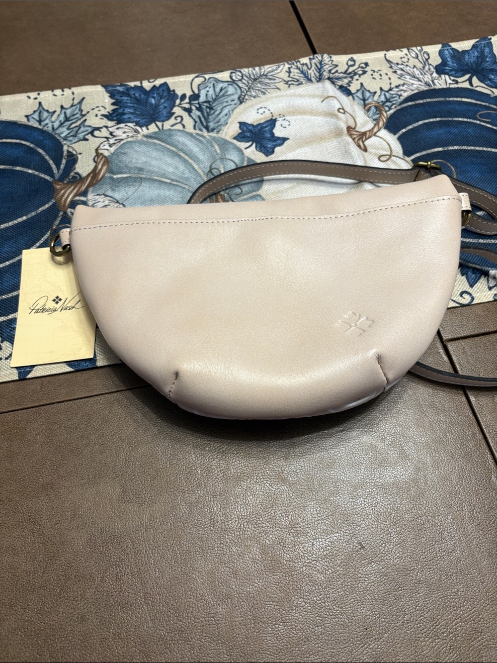 NWT Patricia Nash Embossed Floral Half-Moon Crossbody in Light Cream and Taupe - Picture 5 of 6